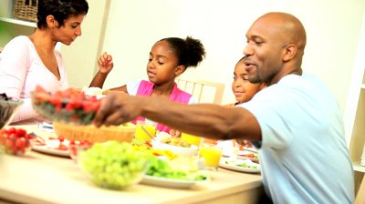 eating healthy family